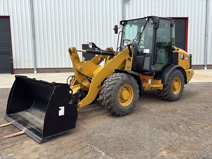 2022-caterpillar-906m-image-1