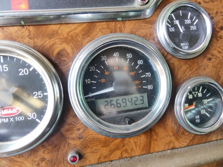 2002-peterbilt-379-image-17