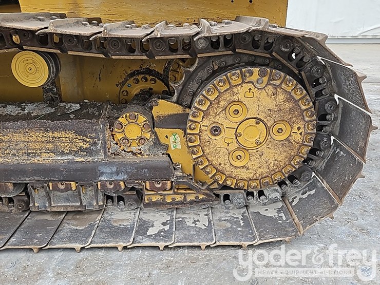 2016-caterpillar-d6k2-lgp-image-24