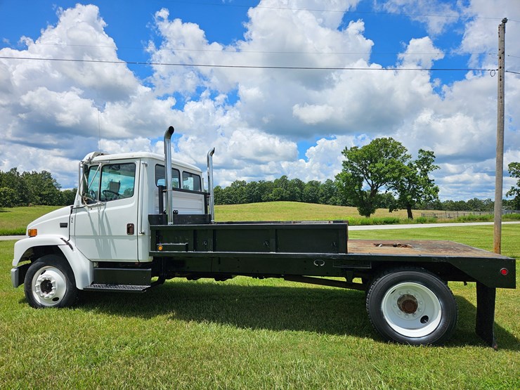 2000-freightliner-fl60-image-9