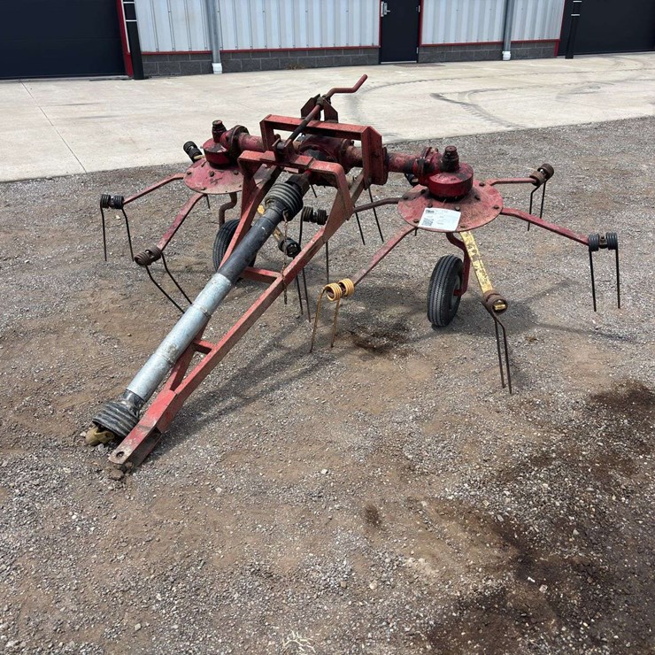 New Holland Tedder