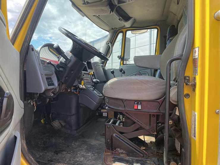 2007-international-7000-dump-truck-image-27