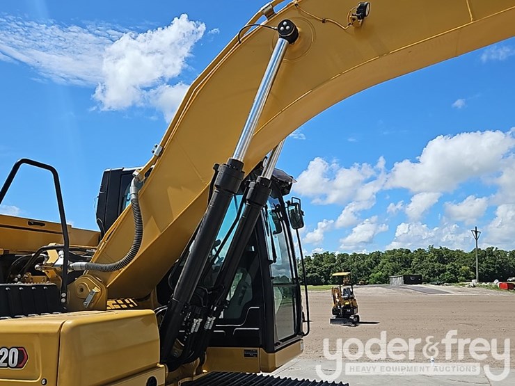 2022-caterpillar-320-image-14