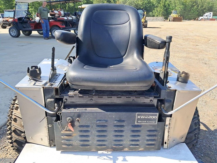 dixie-industrial-xw-chopper-zero-turn-mower-image-12