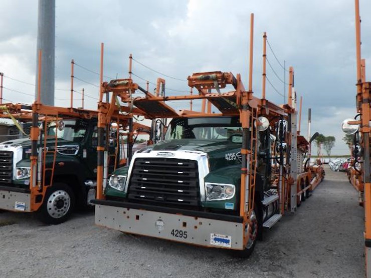 2020-freightliner-114sd-image-1