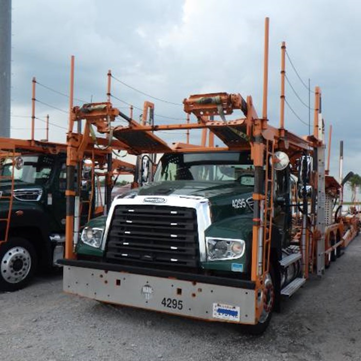 2020 FREIGHTLINER 114SD