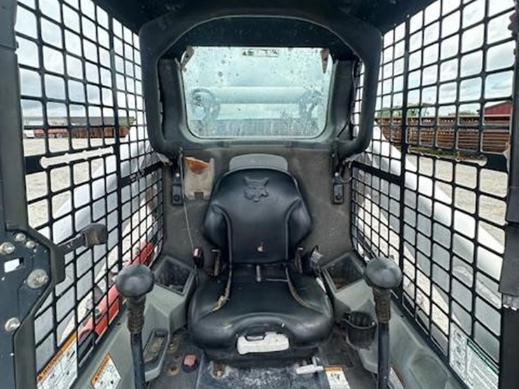 2010-bobcat-s650-image-16