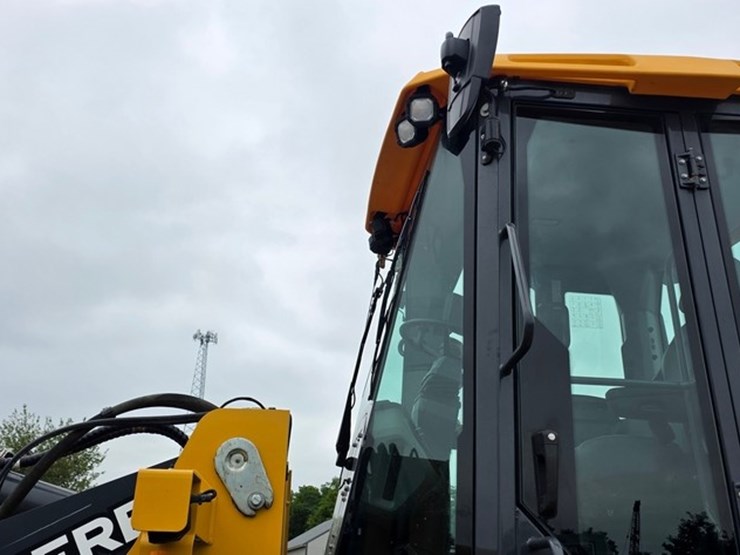 2021-deere-524l-image-16