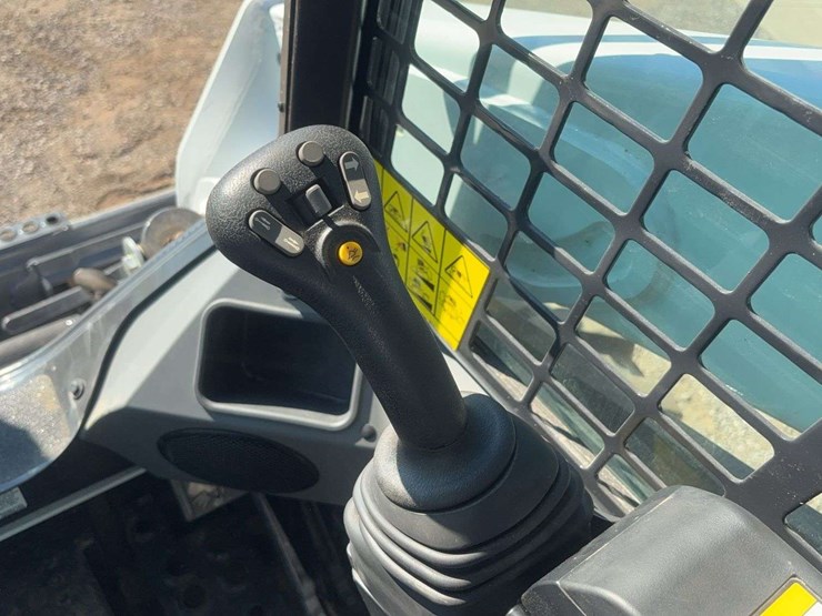 2024-bobcat-s590-image-25