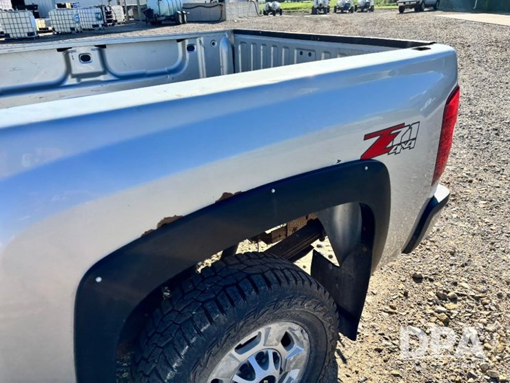 2011-chevrolet-silverado-2500hd-lt-image-23