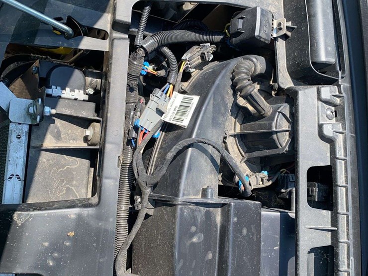2023-john-deere-gator-image-21