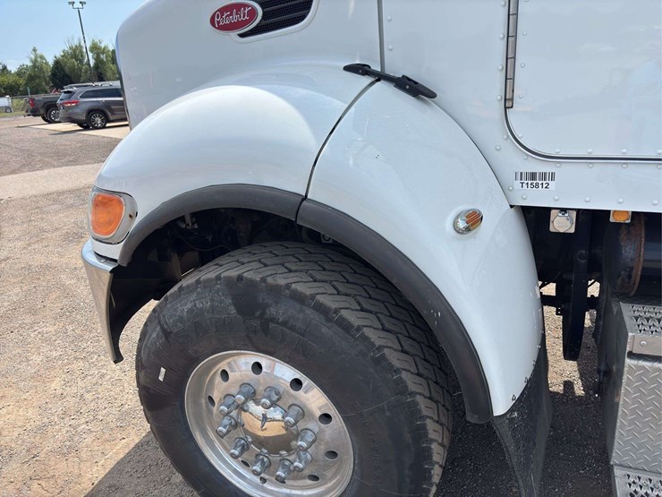 2012-peterbilt-348-image-30
