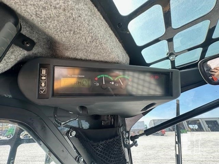 2018-deere-318g-image-26