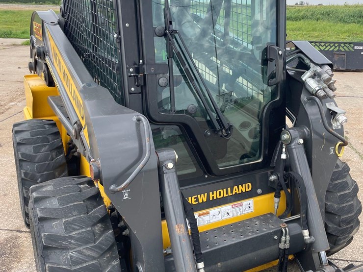 2022-new-holland-l320-image-14
