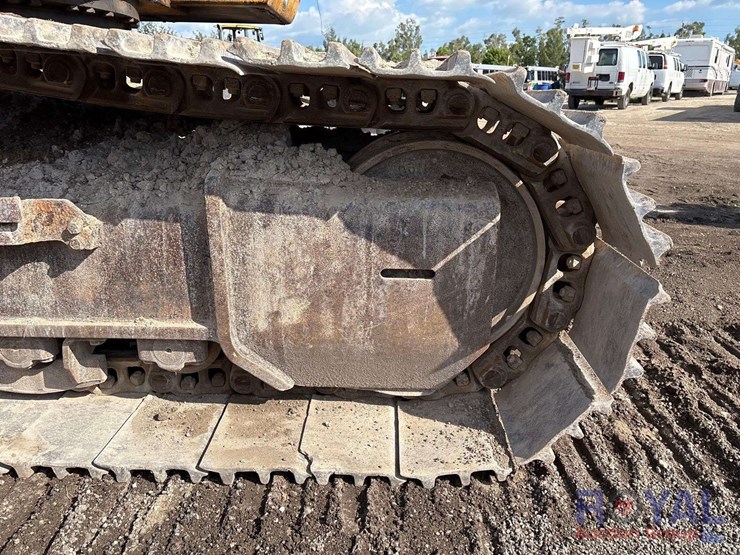 2013-deere-350g-lc-image-14