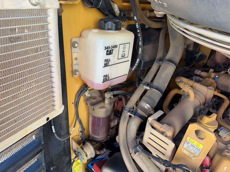 2018-caterpillar-262d-image-16