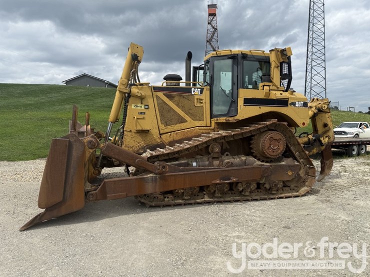 2005-caterpillar-d8t-image-1