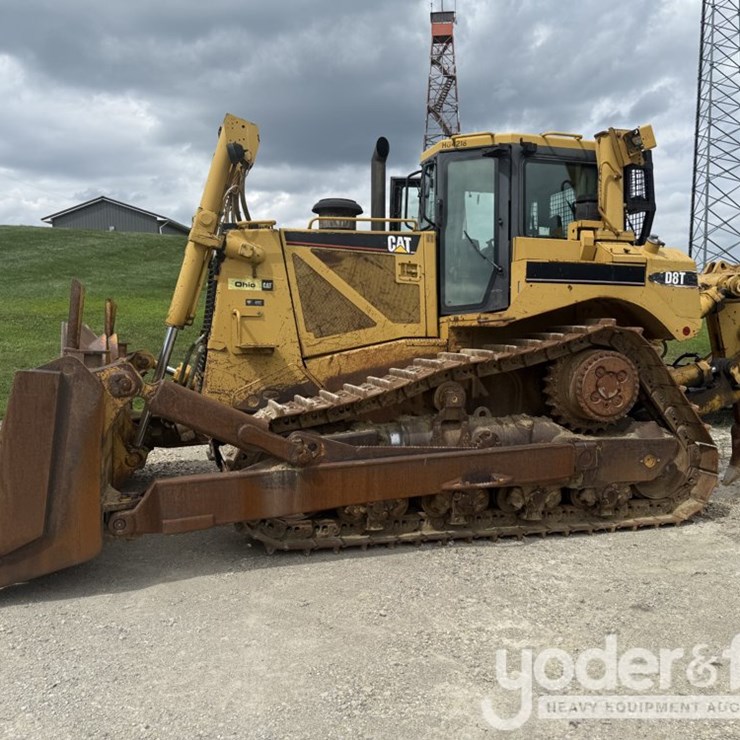 2005 CATERPILLAR D8T