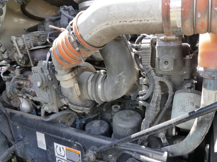 2015-peterbilt-579-image-18
