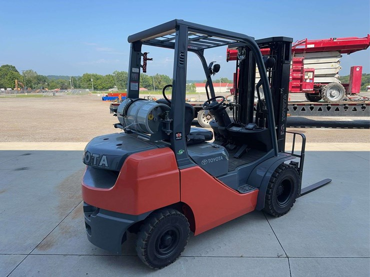 2014-toyota-sfgu25-forklift-image-3