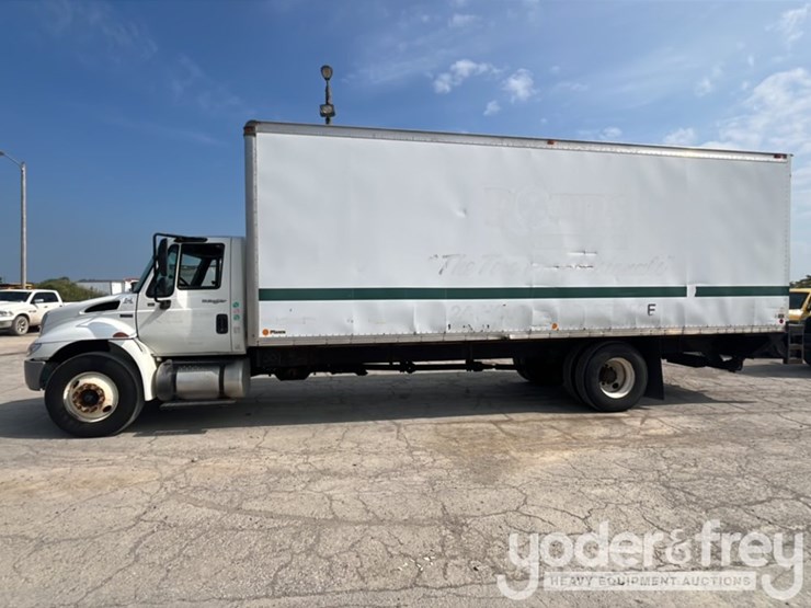 2013-international-durastar-4300-image-2