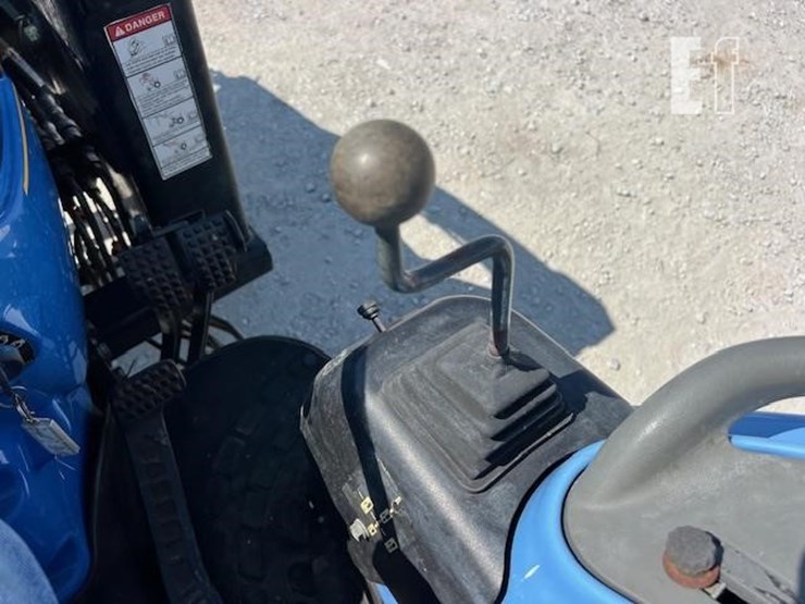 2008-new-holland-t2220-image-28