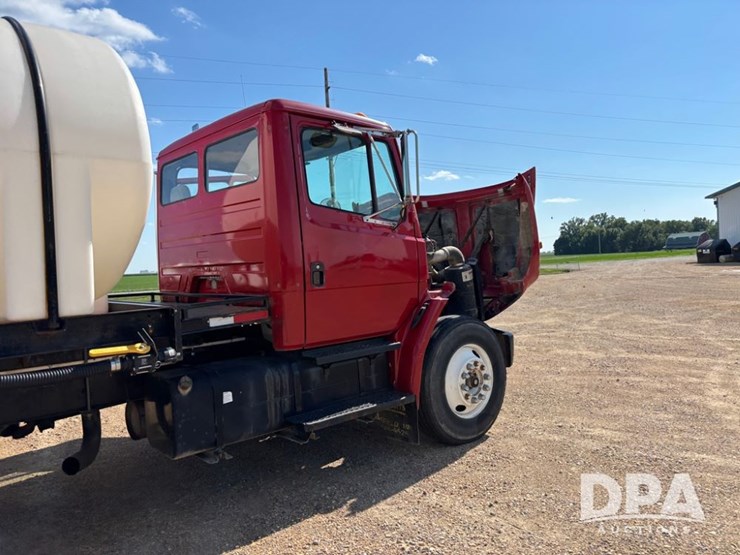 1995-freightliner-fl80-image-64