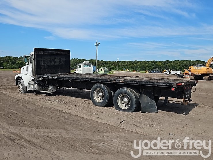 2002-peterbilt-330-image-3