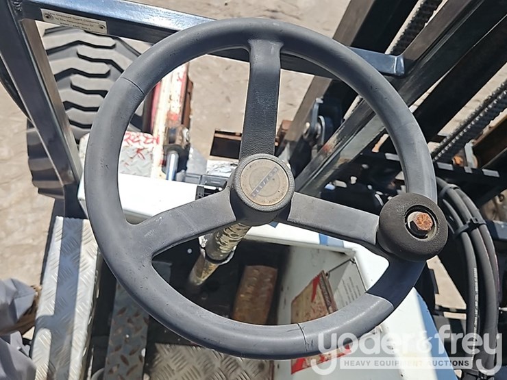 2004-moffett-m5500-image-32