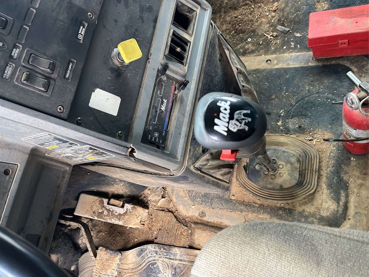 1999-mack-ch6-dump-truck-image-21