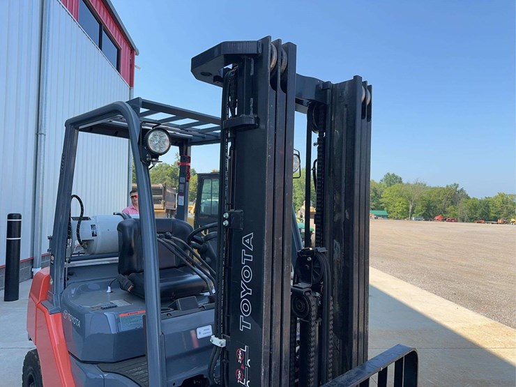 2014-toyota-sfgu25-forklift-image-12