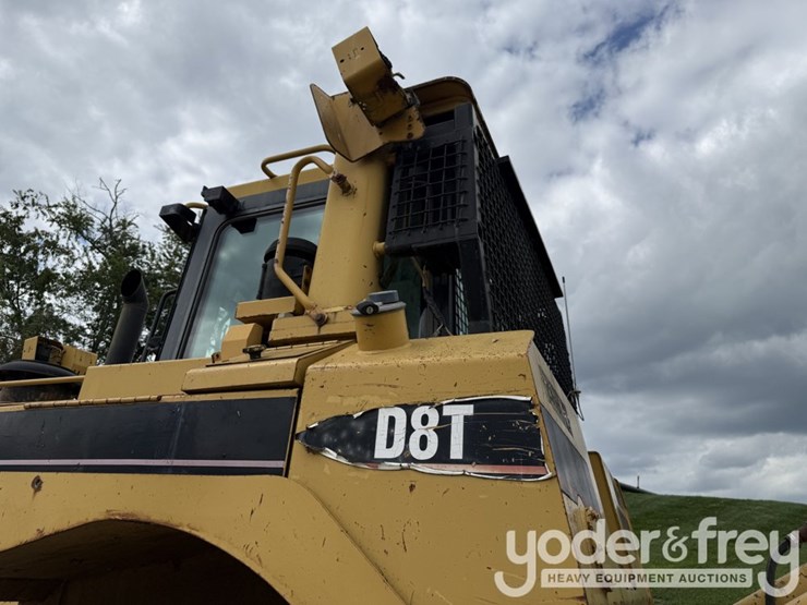 2005-caterpillar-d8t-image-11