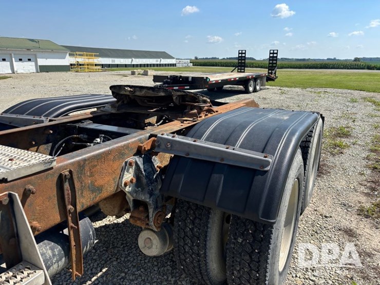 1999-peterbilt-385-image-40