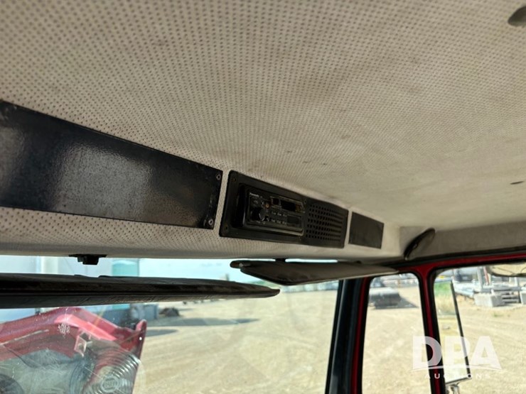 1995-freightliner-fl80-image-77