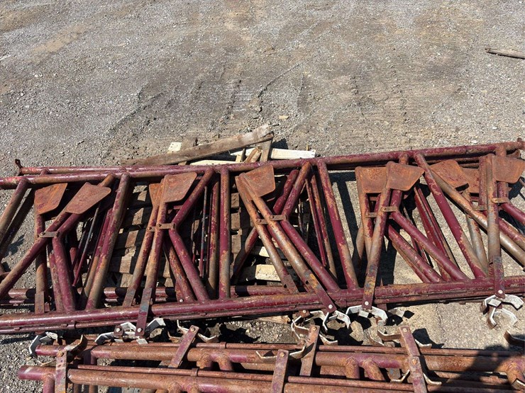 pallet-of-(3)-cattle-headlocks-image-2