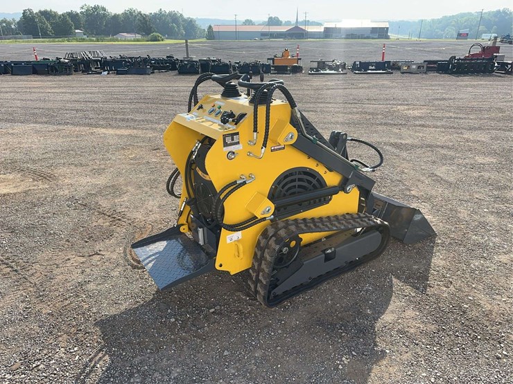 2025-land-hero-mini-stand-on-skid-loader-image-3