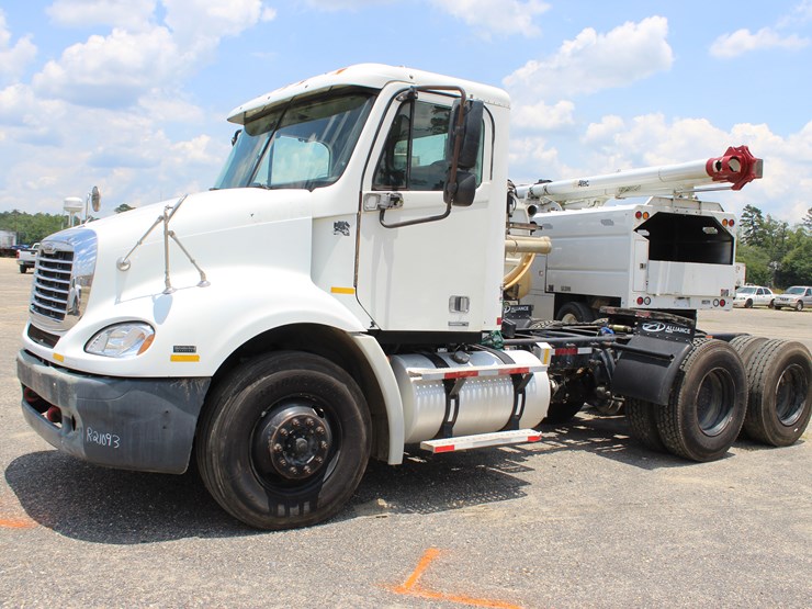 2005-freightliner-columbia-112-image-5