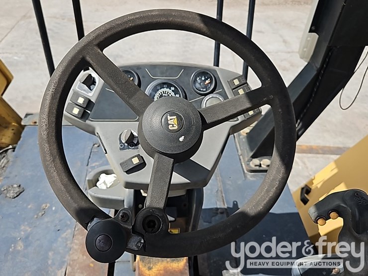 2011-caterpillar-cb54-image-24
