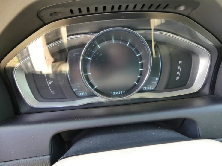 2015-volvo-xc60-image-14