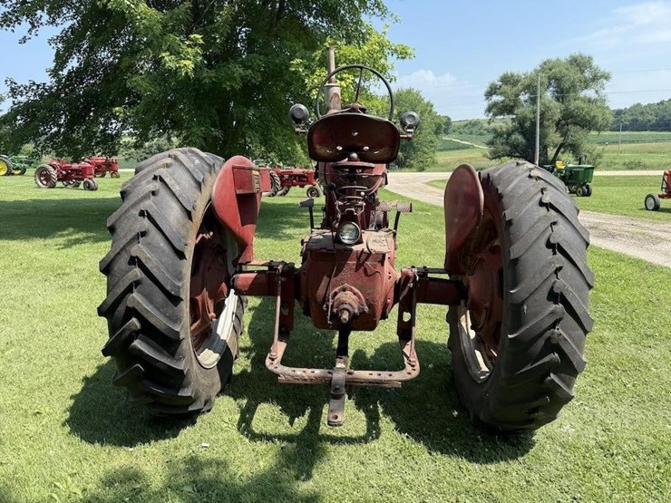 farmall-m-tractor-image-5