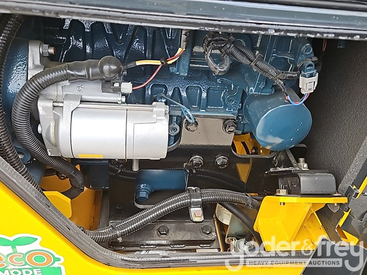 2024-kubota-d1703-image-15