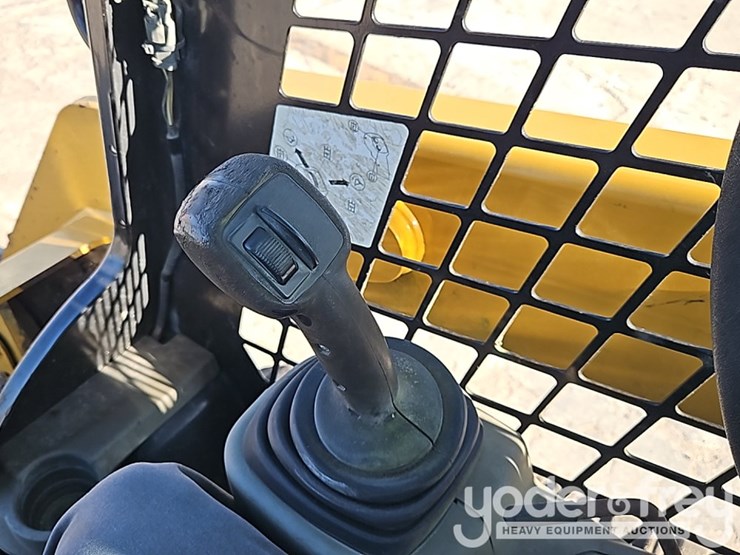 2015-caterpillar-257d-image-27