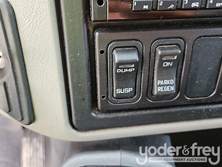 2015-international-durastar-4300-image-41