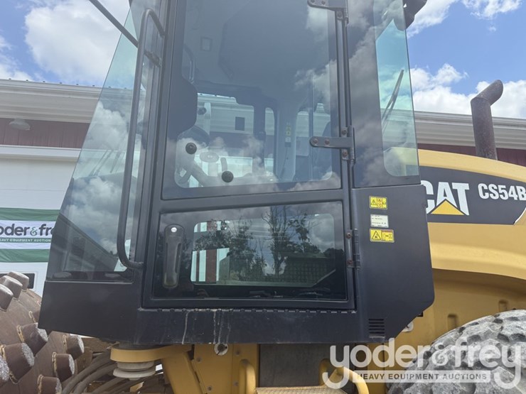 2014-caterpillar-cs54b-image-28