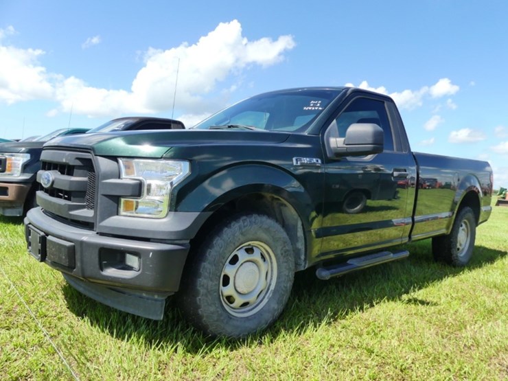 2017-ford-f150-xl-image-1