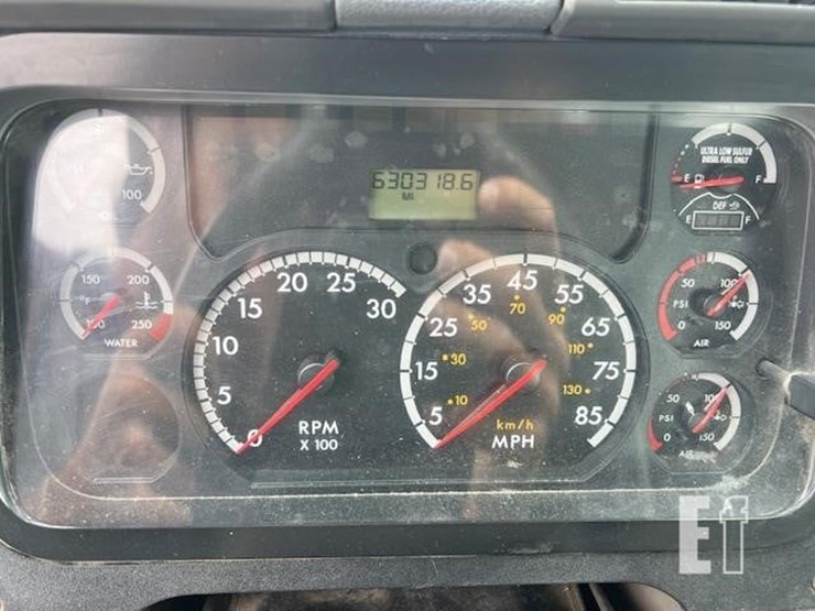 2013-freightliner-cascadia-113-image-42