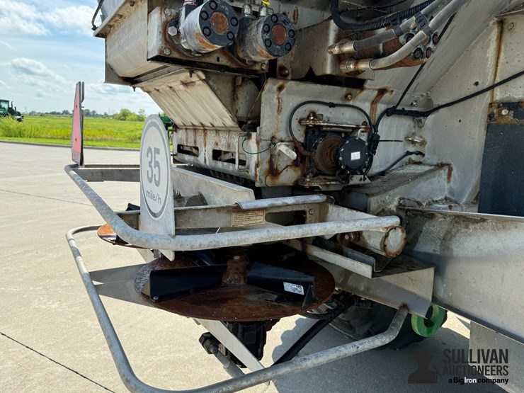 2022-john-deere-800r-image-18