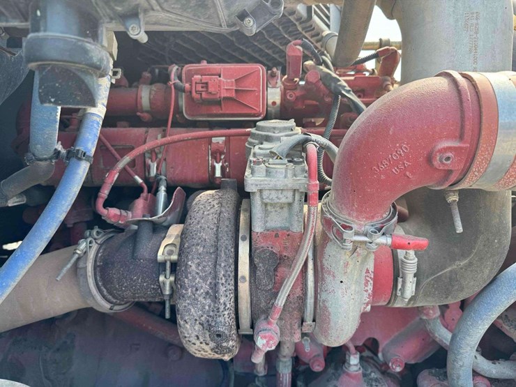 2016-peterbilt-567-image-15