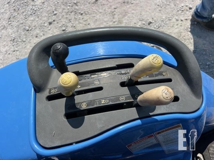 2008-new-holland-t2220-image-30
