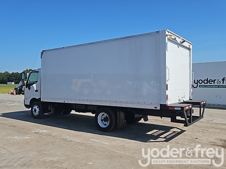 2019-hino-195-image-4